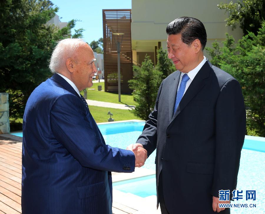7月13日，中國國家主席習(xí)近平在希臘羅德島會(huì)見希臘總統(tǒng)帕普利亞斯。 新華社記者 蘭紅光 攝