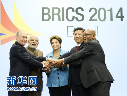 這是習(xí)近平同出席會(huì)晤的巴西總統(tǒng)羅塞夫、俄羅斯總統(tǒng)普京、印度總理莫迪、南非總統(tǒng)祖馬合影。新華社記者 蘭紅光 攝