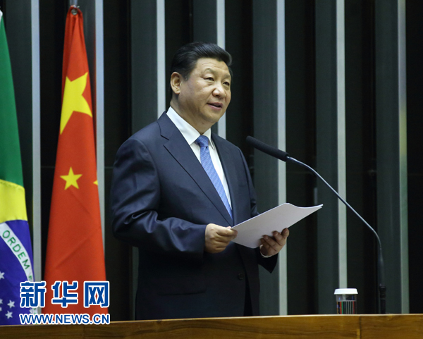 7月16日，國(guó)家主席習(xí)近平在巴西國(guó)會(huì)發(fā)表《弘揚(yáng)傳統(tǒng)友好共譜合作新篇》的演講。 新華社記者 蘭紅光 攝 