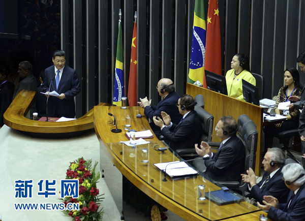 7月16日，國(guó)家主席習(xí)近平在巴西國(guó)會(huì)發(fā)表《弘揚(yáng)傳統(tǒng)友好共譜合作新篇》的演講。 新華社記者 劉建生 攝
