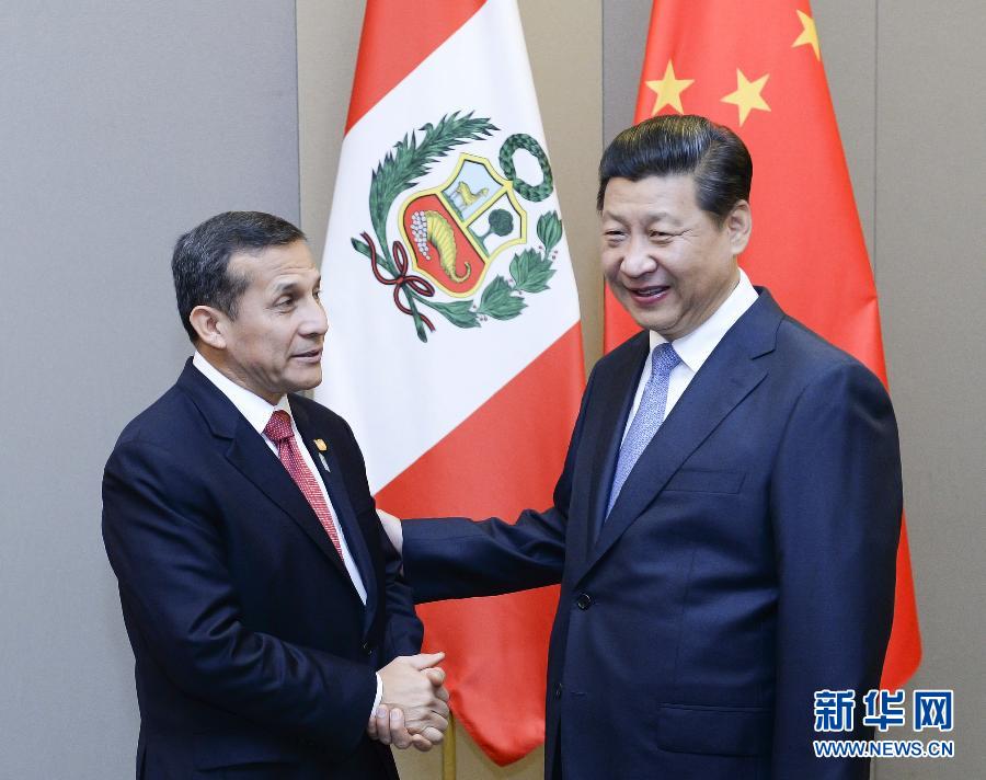 7月16日，國(guó)家主席習(xí)近平在巴西首都巴西利亞會(huì)見(jiàn)秘魯總統(tǒng)烏馬拉。新華社記者 劉建生 攝 