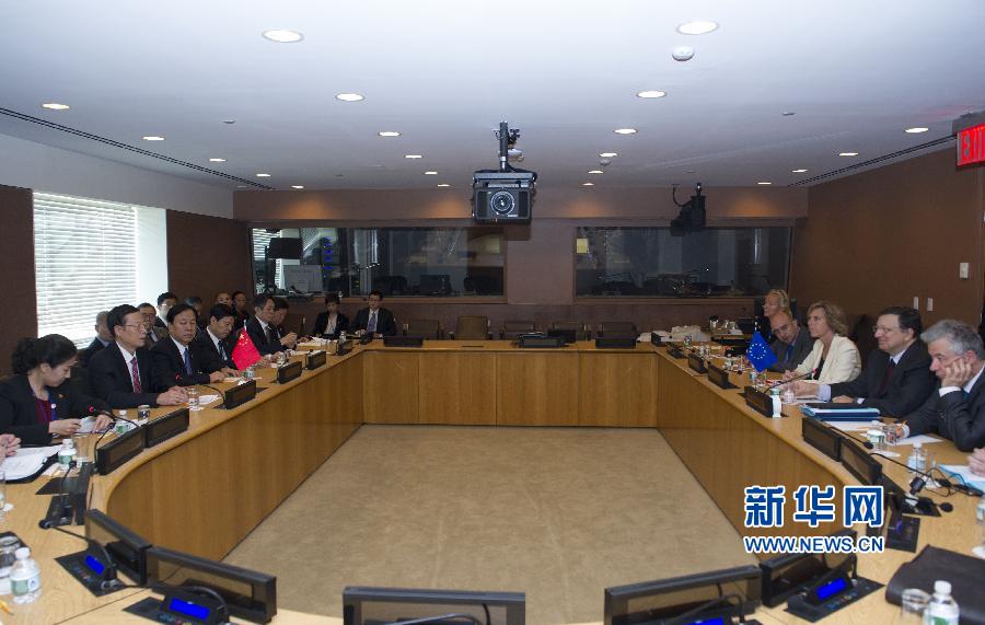  9月23日，正在紐約出席聯(lián)合國氣候峰會的國家主席習近平特使、國務院副總理張高麗在紐約聯(lián)合國總部會見歐盟委員會主席巴羅佐。新華社記者 王曄 攝 