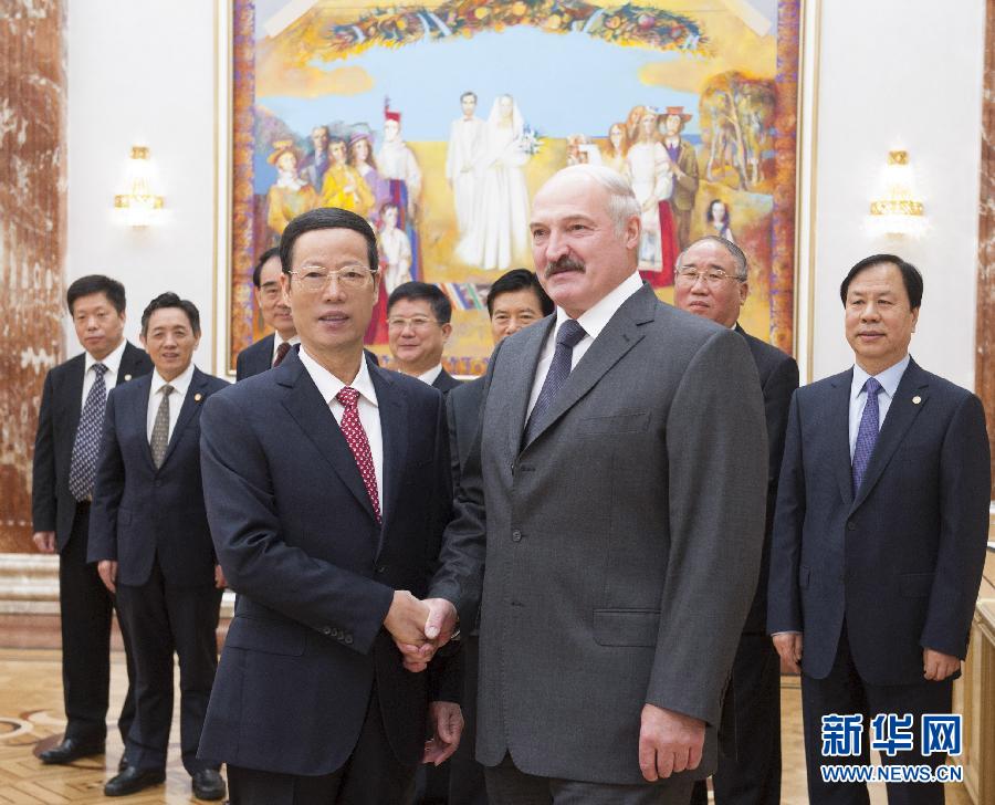 9月26日，應(yīng)邀訪問(wèn)白俄羅斯的國(guó)務(wù)院副總理張高麗在明斯克會(huì)見(jiàn)白俄羅斯總統(tǒng)盧卡申科。新華社記者王曄攝 