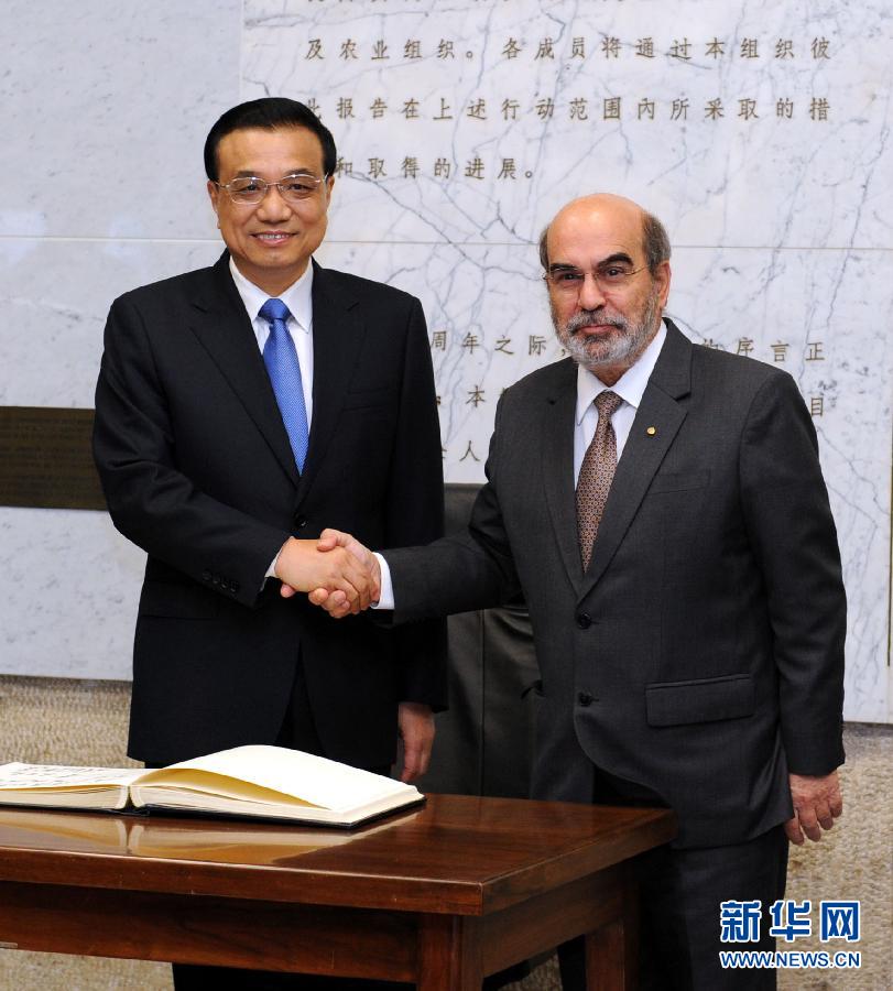 10月15日，中國(guó)國(guó)務(wù)院總理李克強(qiáng)在羅馬會(huì)見(jiàn)聯(lián)合國(guó)糧農(nóng)組織總干事格拉齊亞諾。 新華社記者 饒愛(ài)民 攝