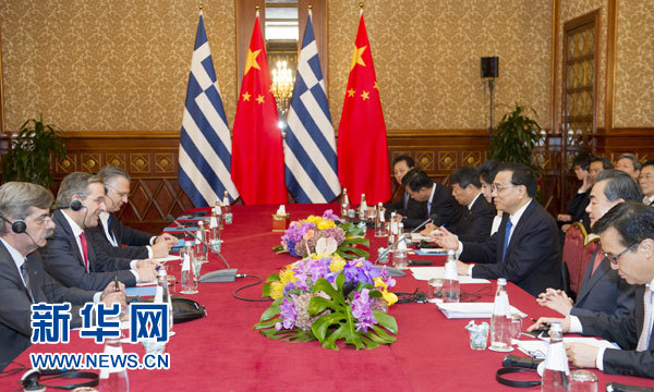 10月16日，中國國務(wù)院總理李克強在意大利米蘭會見希臘總理薩馬拉斯。 新華社記者 謝環(huán)馳 攝