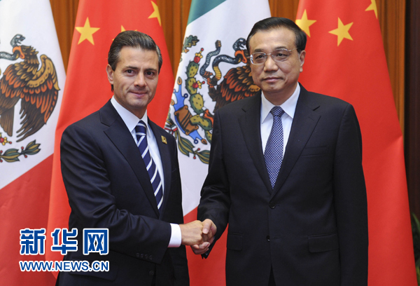 11月11日，國務(wù)院總理李克強(qiáng)在北京人民大會(huì)堂會(huì)見來華進(jìn)行國事訪問并出席亞太經(jīng)合組織第二十二次領(lǐng)導(dǎo)人非正式會(huì)議的墨西哥總統(tǒng)培尼亞。新華社記者張鐸 攝 