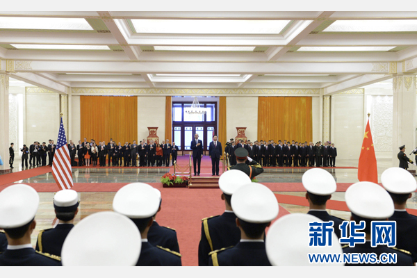 11月12日，國家主席習(xí)近平在北京人民大會堂舉行歡迎儀式，歡迎美國總統(tǒng)奧巴馬對中國進行國事訪問。 新華社記者 馬占成 攝