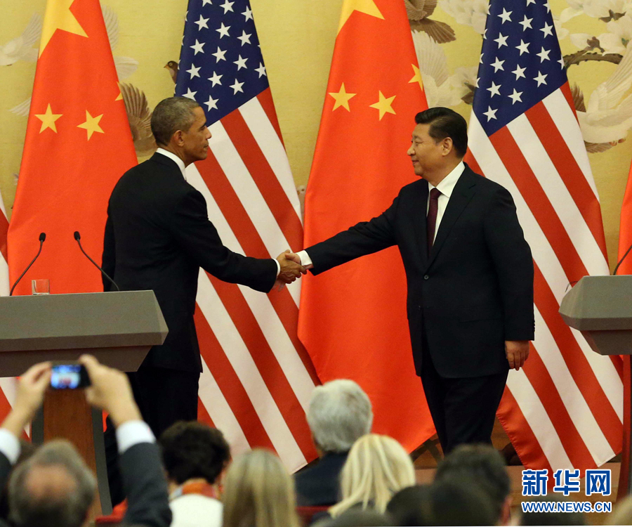 11月12日，國家主席習(xí)近平在北京人民大會(huì)堂與來訪的美國總統(tǒng)奧巴馬舉行會(huì)談后，共同會(huì)見記者。 新華社記者 劉衛(wèi)兵 攝