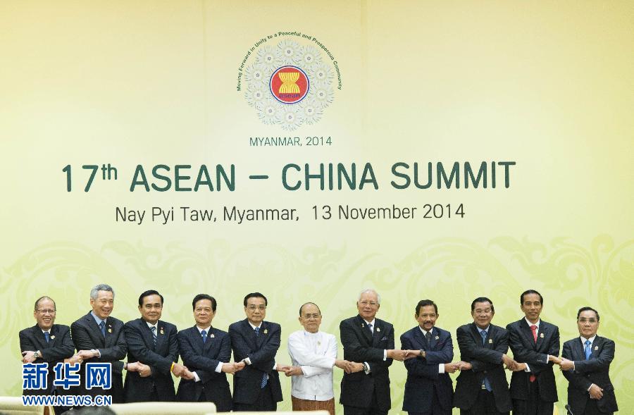 11月13日，中國(guó)國(guó)務(wù)院總理李克強(qiáng)在緬甸內(nèi)比都出席第17次中國(guó)－東盟（10+1）領(lǐng)導(dǎo)人會(huì)議。 新華社記者 王曄 攝