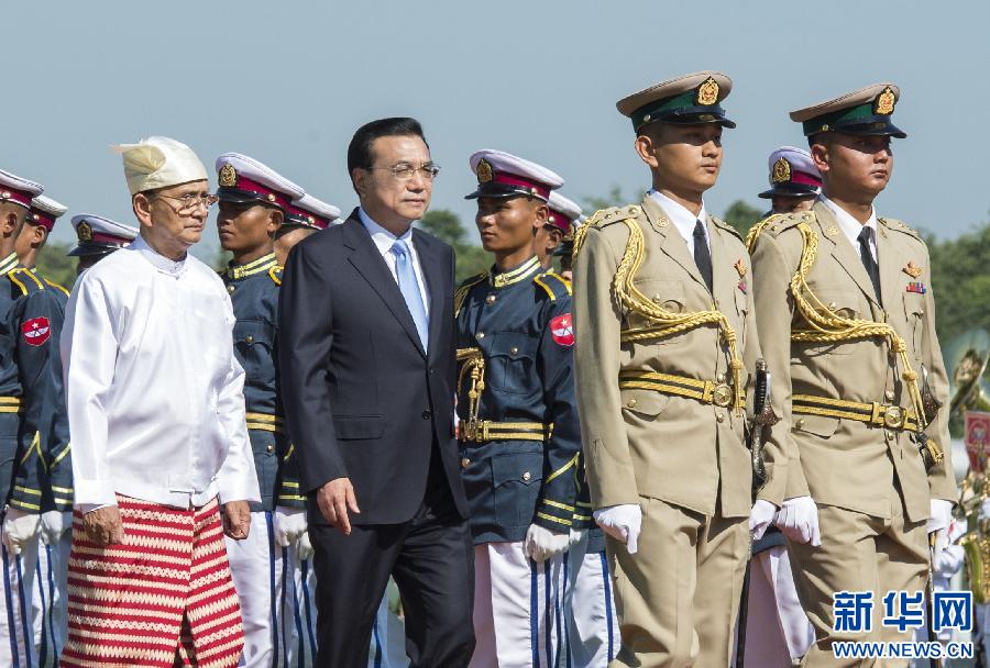 11月14日，國務院總理李克強在內比都同緬甸總統(tǒng)吳登盛舉行會談。這是會談前，吳登盛在緬甸總統(tǒng)府前廣場為李克強舉行隆重的歡迎儀式。新華社記者 王曄 攝