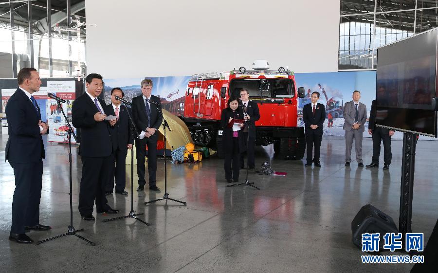 這是習(xí)近平和阿博特通過視頻連線同中澳南極科考站工作人員通話。新華社記者 姚大偉 攝 