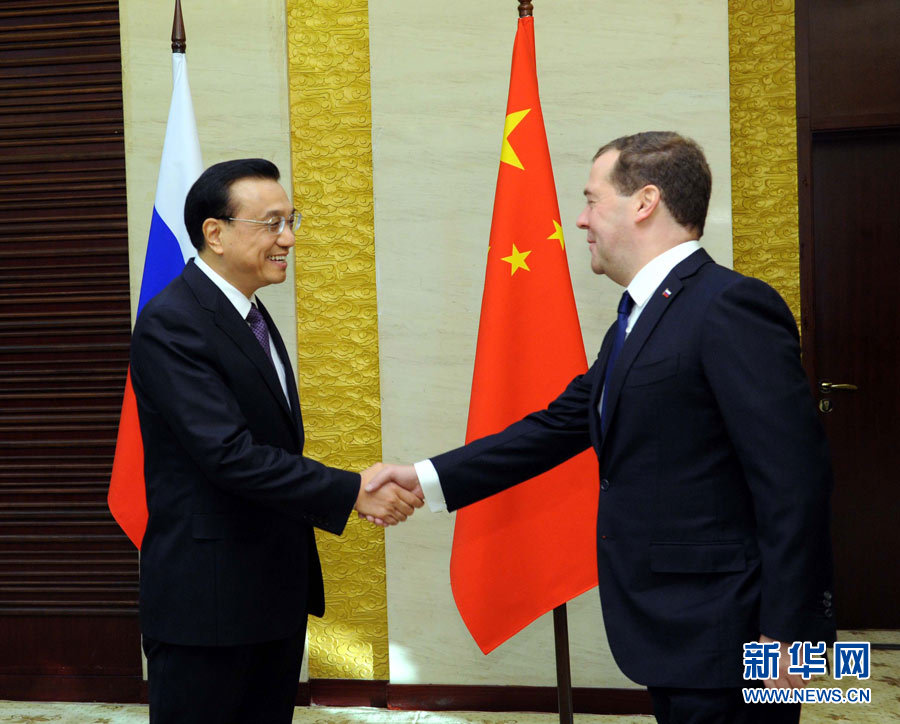 12月15日，中國國務(wù)院總理李克強在阿斯塔納會見俄羅斯總理梅德韋杰夫。 新華社記者 饒愛民 攝