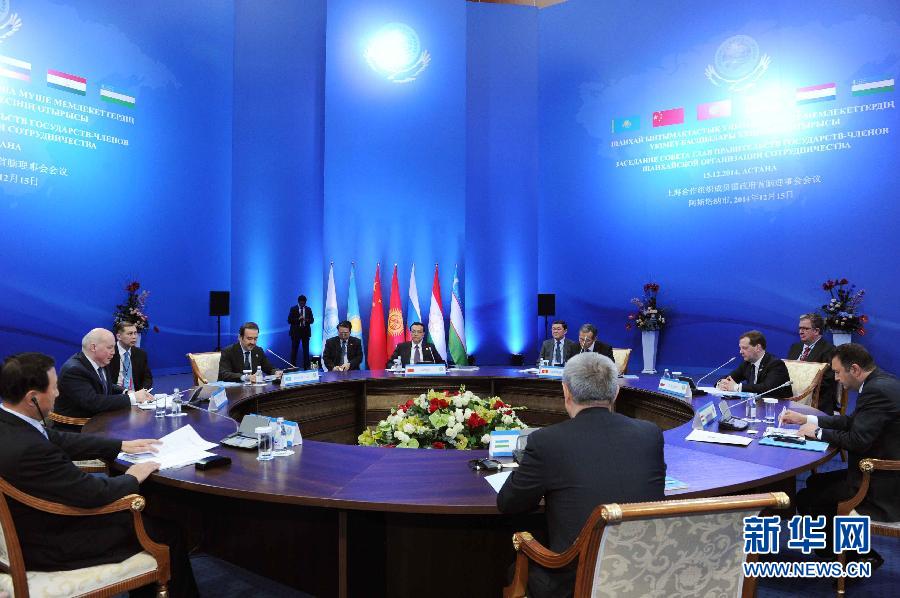 12月15日，中國國務(wù)院總理李克強(qiáng)在阿斯塔納出席上海合作組織成員國政府首腦理事會第十三次會議。 新華社記者 饒愛民 攝 