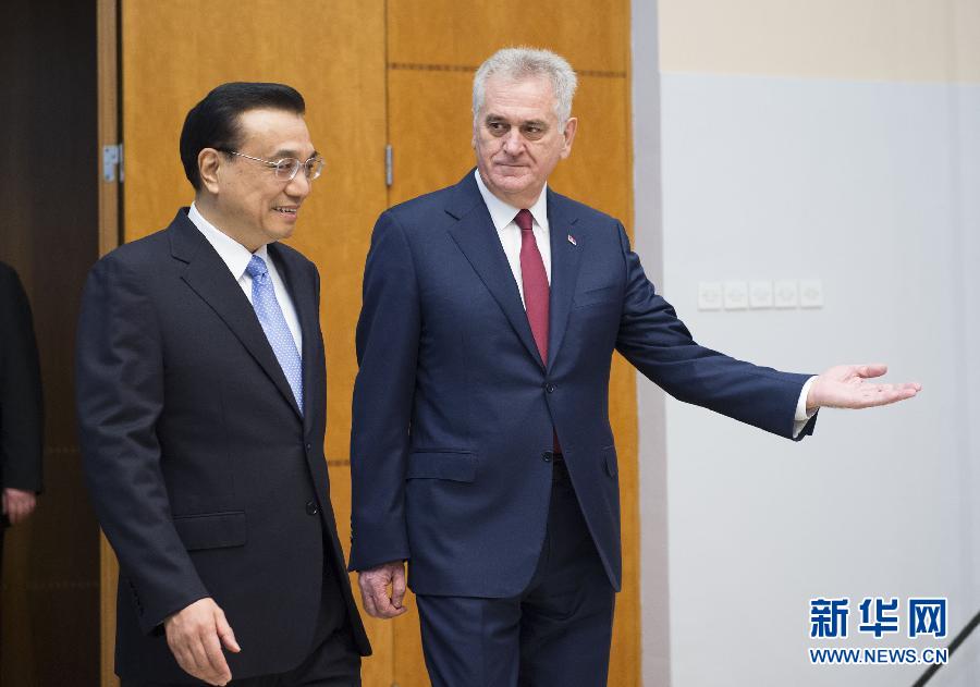 12月18日，國(guó)務(wù)院總理李克強(qiáng)在貝爾格萊德會(huì)見塞爾維亞總統(tǒng)尼科利奇。 新華社記者 黃敬文 攝 