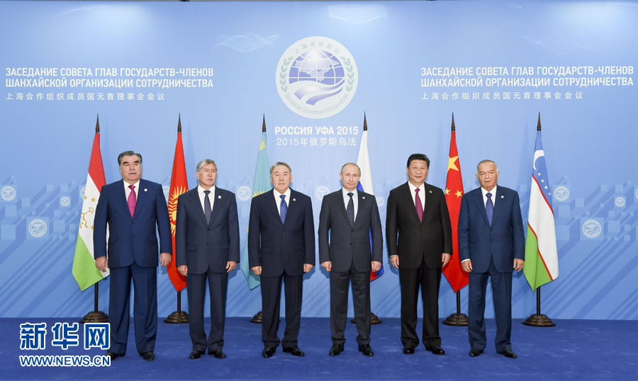 7月10日，上海合作組織成員國元首理事會第十五次會議在俄羅斯烏法舉行。國家主席習近平出席會議并發(fā)表重要講話。這是會前，成員國元首集體合影。新華社記者 李學仁 攝