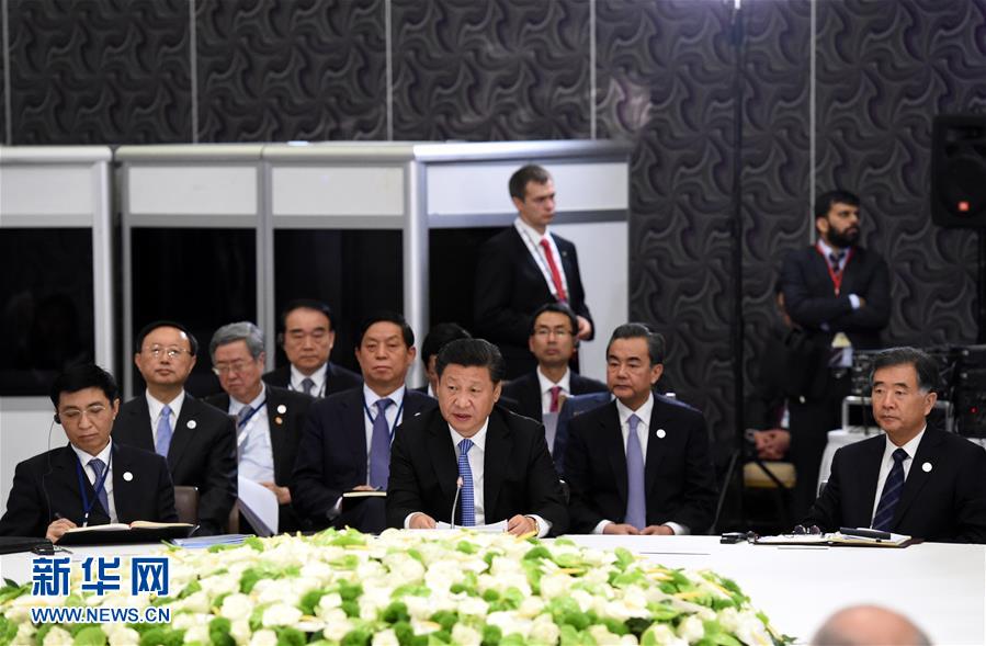  11月15日，金磚國(guó)家領(lǐng)導(dǎo)人非正式會(huì)晤在土耳其安塔利亞舉行，中國(guó)國(guó)家主席習(xí)近平、俄羅斯總統(tǒng)普京、印度總理莫迪、南非總統(tǒng)祖馬、巴西總統(tǒng)羅塞夫出席。習(xí)近平在會(huì)上發(fā)表題為《開(kāi)拓機(jī)遇應(yīng)對(duì)挑戰(zhàn)》的重要講話。 新華社記者 饒愛(ài)民 攝 