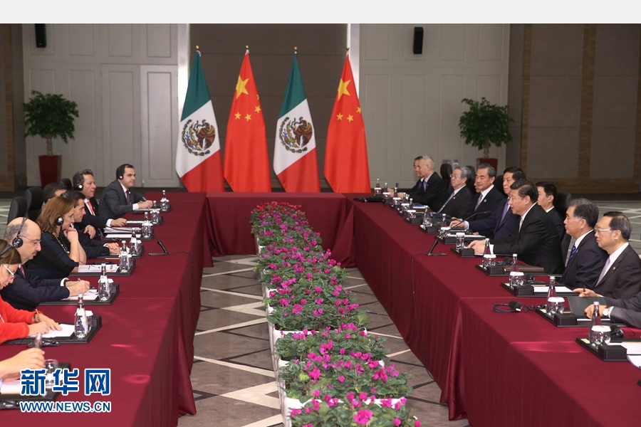 11月16日，國家主席習(xí)近平在土耳其安塔利亞會見墨西哥總統(tǒng)培尼亞。 新華社記者 馬占成 攝