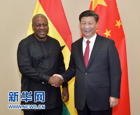 12月3日，國(guó)家主席習(xí)近平在約翰內(nèi)斯堡會(huì)見(jiàn)加納總統(tǒng)馬哈馬。新華社記者 李濤 攝 

