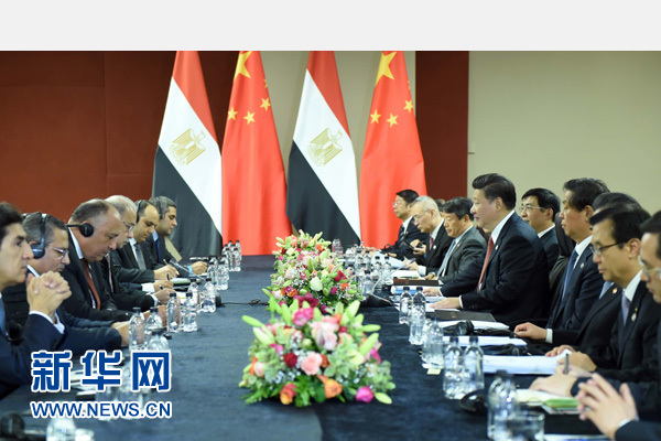 12月4日，國家主席習(xí)近平在約翰內(nèi)斯堡會(huì)見埃及總理伊斯梅爾。新華社記者 張鐸 攝 