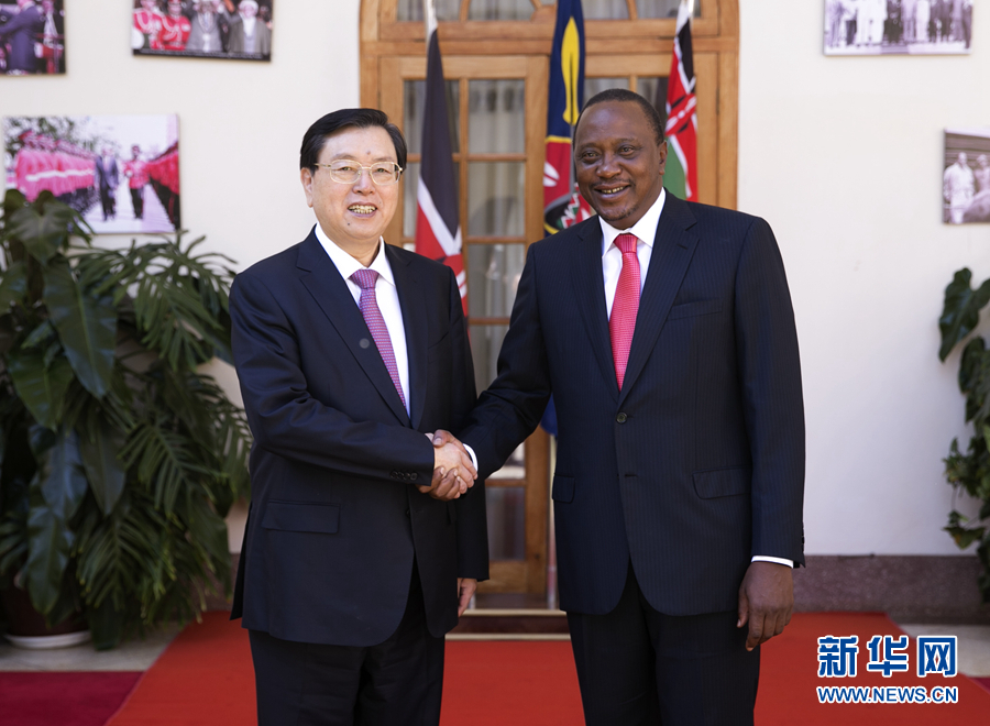 3月23日至26日，全國人大常委會(huì)委員長張德江對(duì)肯尼亞進(jìn)行正式友好訪問。這是3月24日，張德江在肯尼亞首都內(nèi)羅畢會(huì)見肯尼亞總統(tǒng)肯雅塔。 新華社記者馬占成攝