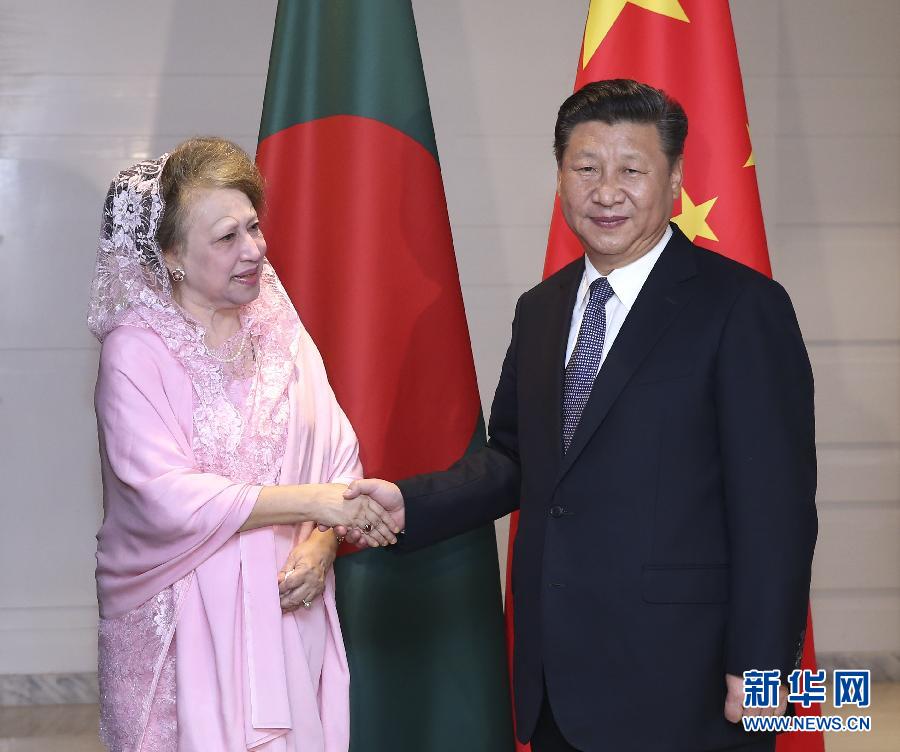 10月14日，國家主席習(xí)近平在達(dá)卡會見孟加拉國民族主義黨主席卡莉達(dá)&middot;齊亞。  新華社記者龐興雷攝 