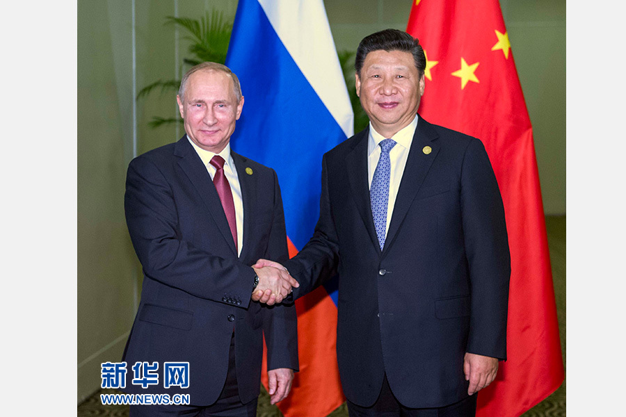 11月19日，國(guó)家主席習(xí)近平在利馬會(huì)見俄羅斯總統(tǒng)普京。 新華社記者李濤 攝