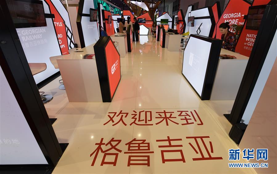 (新華全媒頭條·圖文互動)(10)人間正道 浩蕩前行——習(xí)近平主席出席首屆中國國際進(jìn)口博覽會紀(jì)實