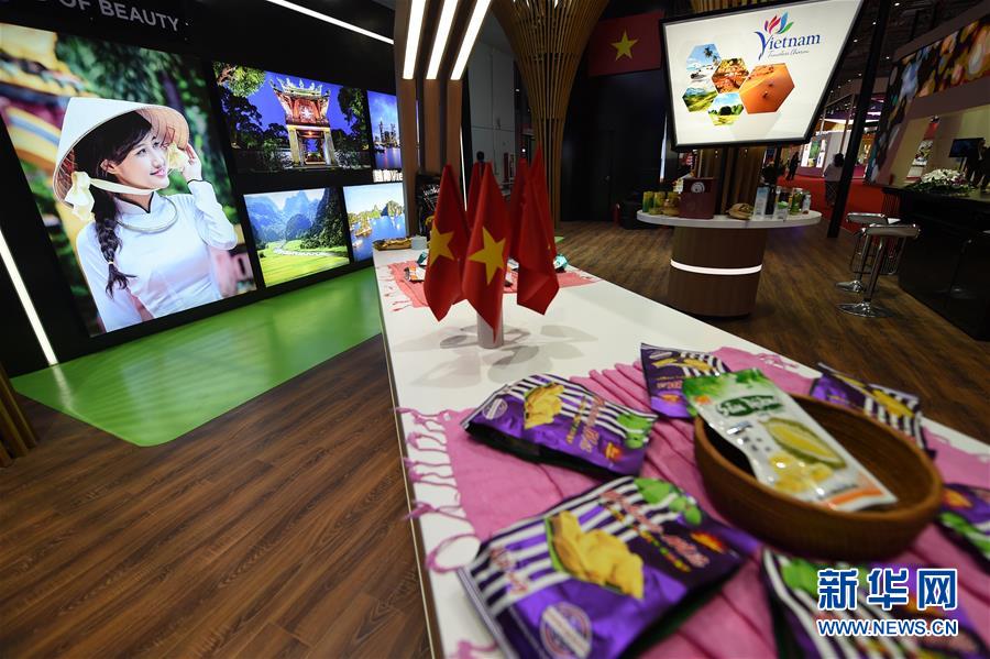 （新華全媒頭條&middot;圖文互動(dòng)）（11）人間正道 浩蕩前行&mdash;&mdash;習(xí)近平主席出席首屆中國(guó)國(guó)際進(jìn)口博覽會(huì)紀(jì)實(shí)