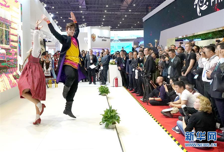 （新華全媒頭條&middot;圖文互動(dòng)）（13）人間正道 浩蕩前行&mdash;&mdash;習(xí)近平主席出席首屆中國(guó)國(guó)際進(jìn)口博覽會(huì)紀(jì)實(shí)