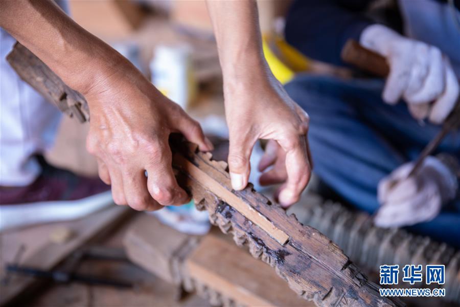 (習近平出訪配合稿·圖文互動)(3)通訊:尼泊爾工藝家和中國文物修復師的歷史之約