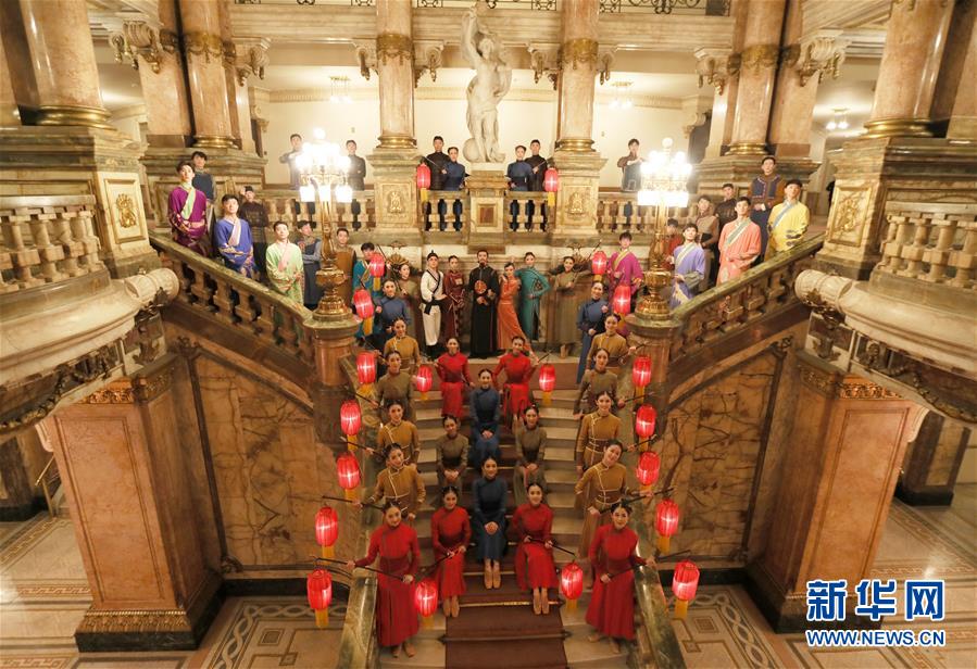 （新華全媒頭條&middot;圖文互動(dòng)）（8）特稿：全面提升中希合作交流水平 推動(dòng)金磚峰會(huì)取得豐碩成果&mdash;&mdash;寫在習(xí)近平主席對(duì)希臘進(jìn)行國(guó)事訪問并赴巴西出席金磚國(guó)家領(lǐng)導(dǎo)人第十一次會(huì)晤之際