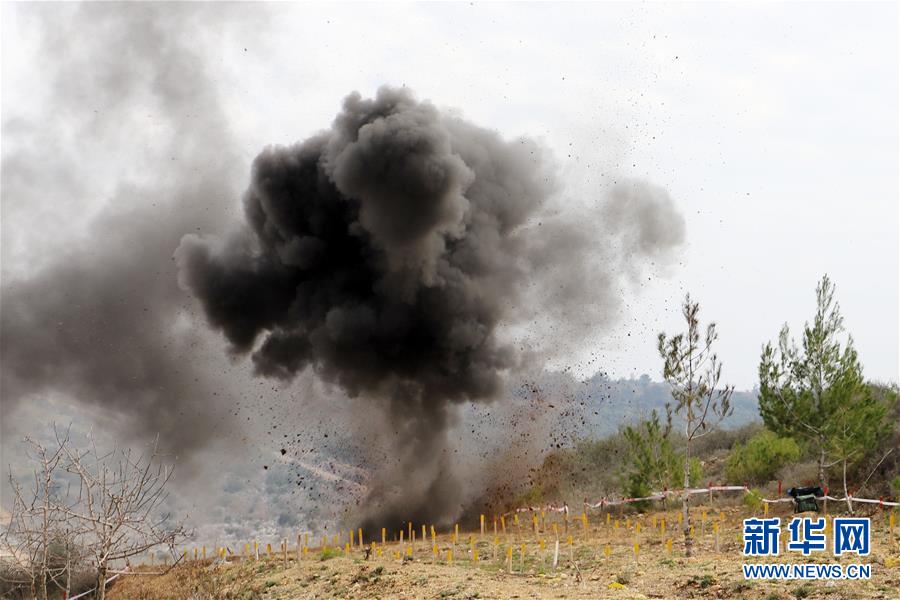 （國際&middot;圖文互動(dòng)）（4）通訊：&ldquo;中國軍人掃雷一如既往專業(yè)和敬業(yè)！&rdquo;&mdash;&mdash;記中國赴黎維和部隊(duì)完成&ldquo;藍(lán)線&rdquo;3個(gè)雷場(chǎng)清排任務(wù)