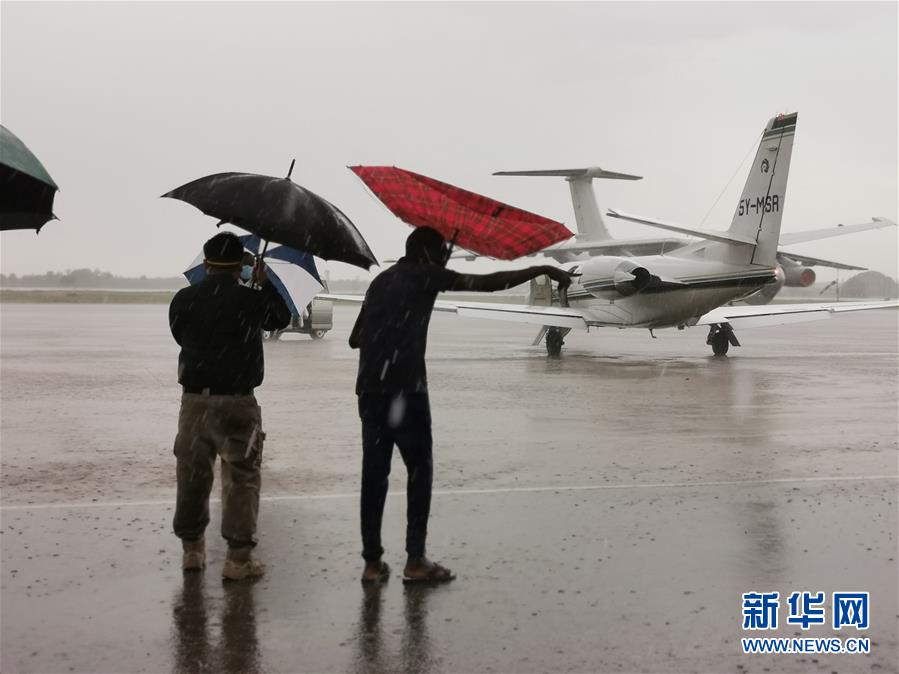 (國際·圖文互動)(1)一場飛越非洲三國援助同胞的“生死賽跑”