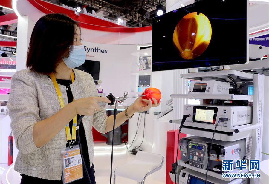 （第三屆進(jìn)博會(huì)&middot;圖文互動(dòng)）（5）新疫苗、新療法，進(jìn)博會(huì)最&ldquo;火爆&rdquo;展區(qū)見(jiàn)聞