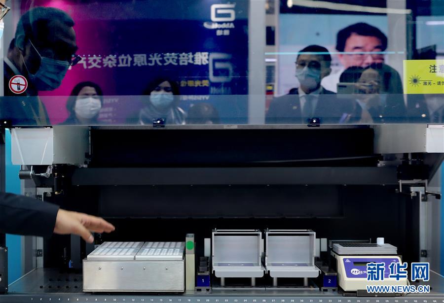 （第三屆進(jìn)博會(huì)&middot;圖文互動(dòng)）（11）新疫苗、新療法，進(jìn)博會(huì)最&ldquo;火爆&rdquo;展區(qū)見(jiàn)聞