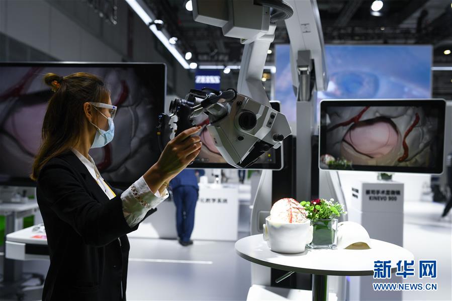 （第三屆進(jìn)博會(huì)&middot;新華視界）（11）觀展體驗(yàn)：多彩&middot;絢爛&middot;未來(lái)感