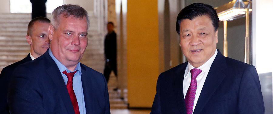 劉云山會見芬蘭社民黨主席、財政部長林內(nèi)