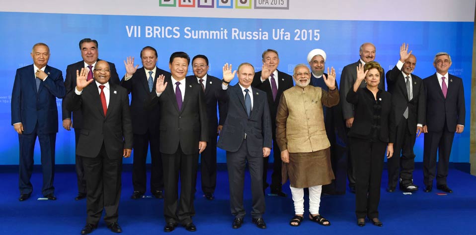 習(xí)近平出席金磚國家同歐亞經(jīng)濟(jì)聯(lián)盟、上海合作組織成員國、觀察員國及受邀國領(lǐng)導(dǎo)人對(duì)話會(huì)