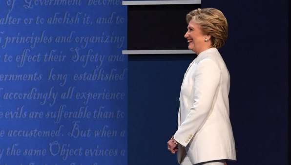 &ldquo;郵件門&rdquo;發(fā)酵：希拉里的&ldquo;水門丑聞&rdquo;還是FBI非法干政？