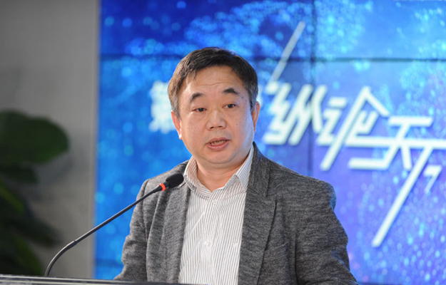 倪峰：明年看全球化，就是看中國