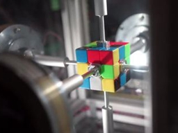 快！機(jī)器高手復(fù)原魔方 0.38秒破世界紀(jì)錄