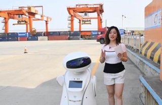 機器人帶你通關(guān)！青島與上合問與答