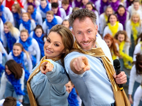 一起來battle！325名英國舞者大跳迪斯科破吉尼斯世界紀(jì)錄