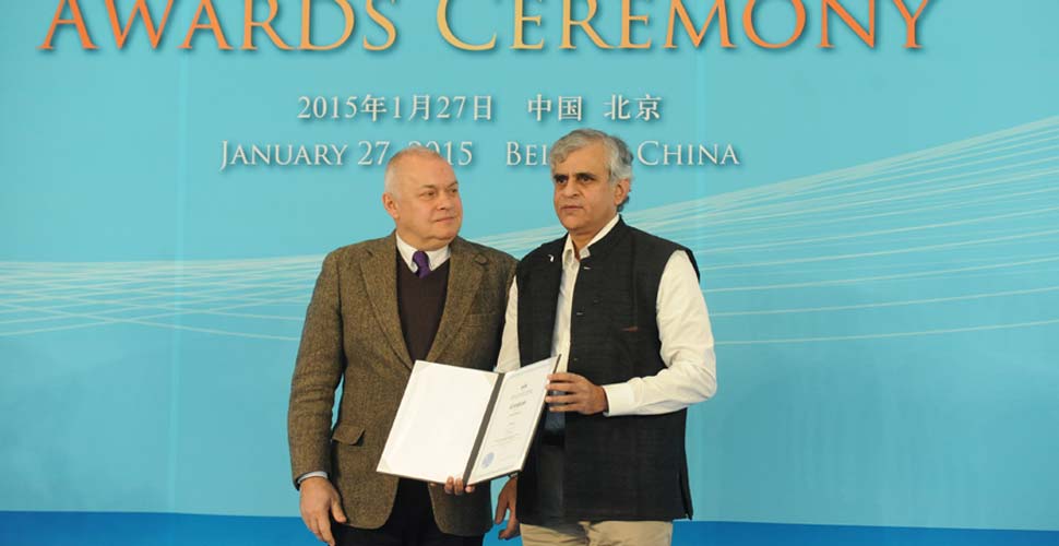 發(fā)展中國家優(yōu)秀新聞從業(yè)人員獎獲得者塞納斯&middot;帕拉古米